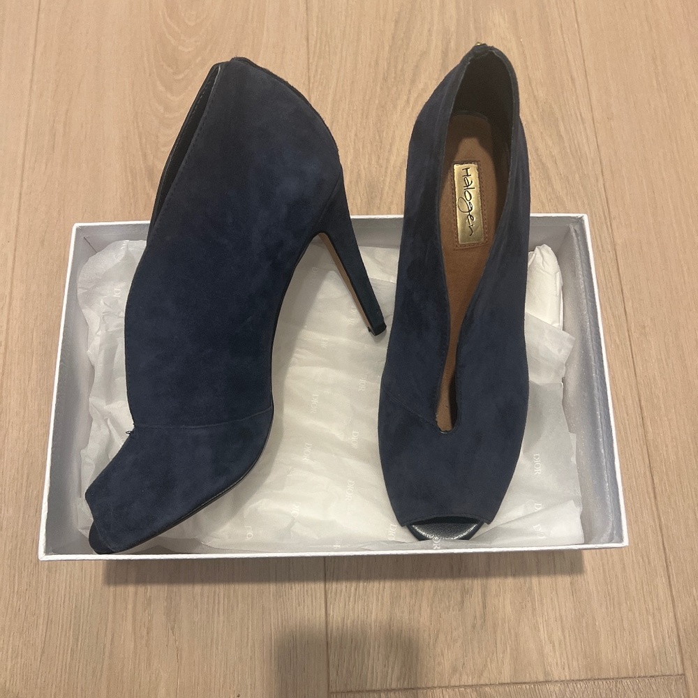 Navy Heels